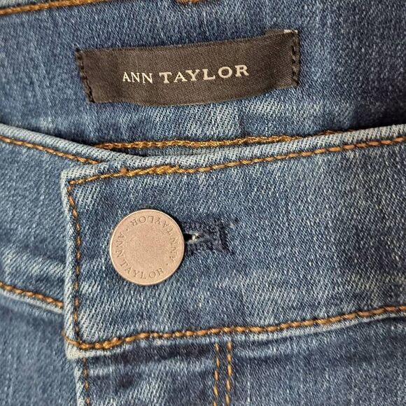 Ann Taylor Women's The Relaxed Slim Jean Medium Blue Wash Denim sz 8 - Picture 5 of 7